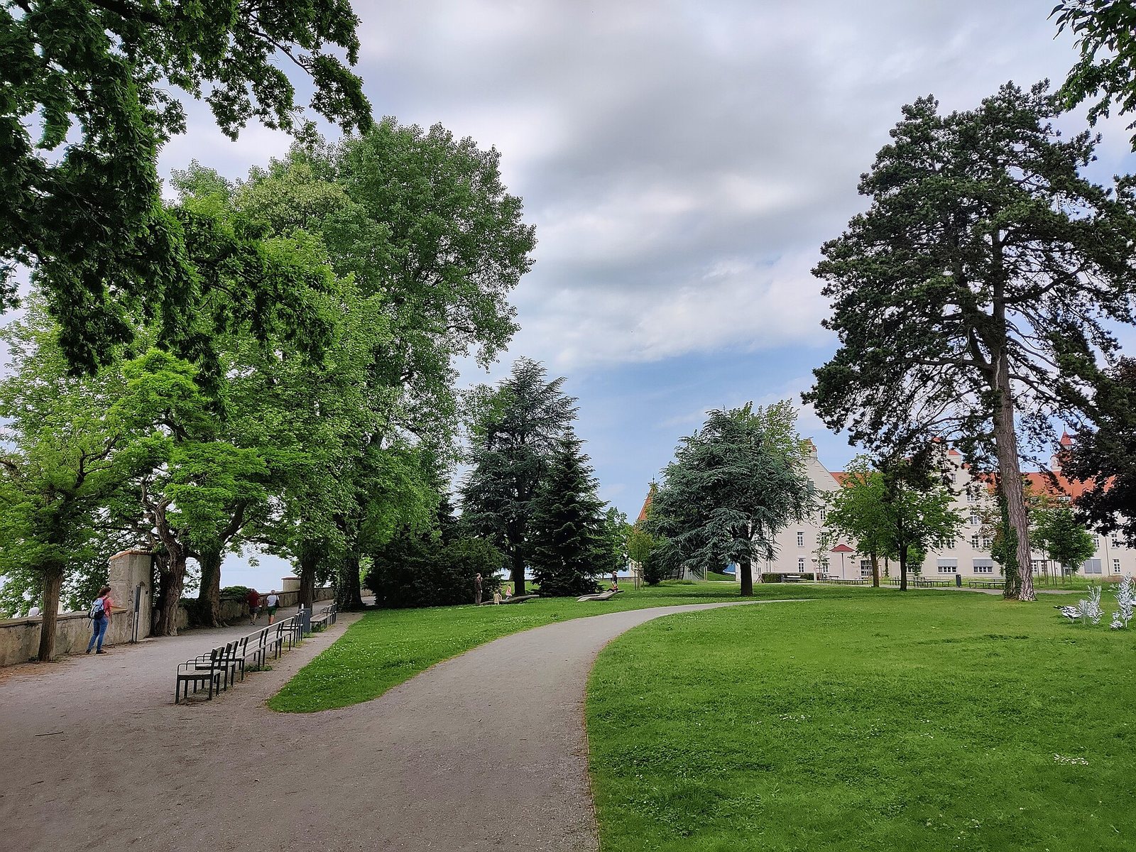 Wege durch die neue Parklandschaft auf der Hinteren Insel in Lindau