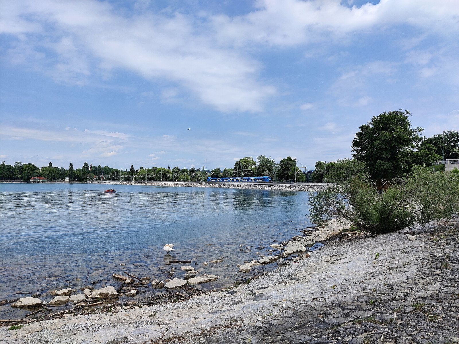 Steinufer der Hinteren Insel am Bodensee