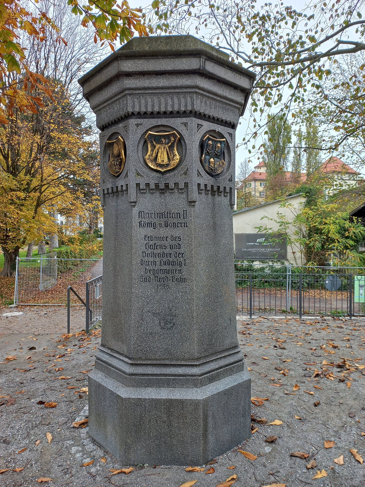Die Karlsbastion in Lindau mit dem Denkmal für König Maximilian II.