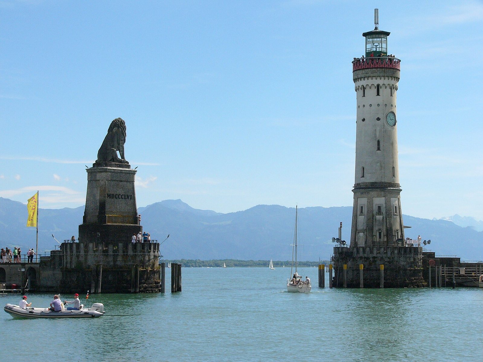 Hafeneinfahrt von Lindau mit Bayerischem Löwen und Leuchtturm