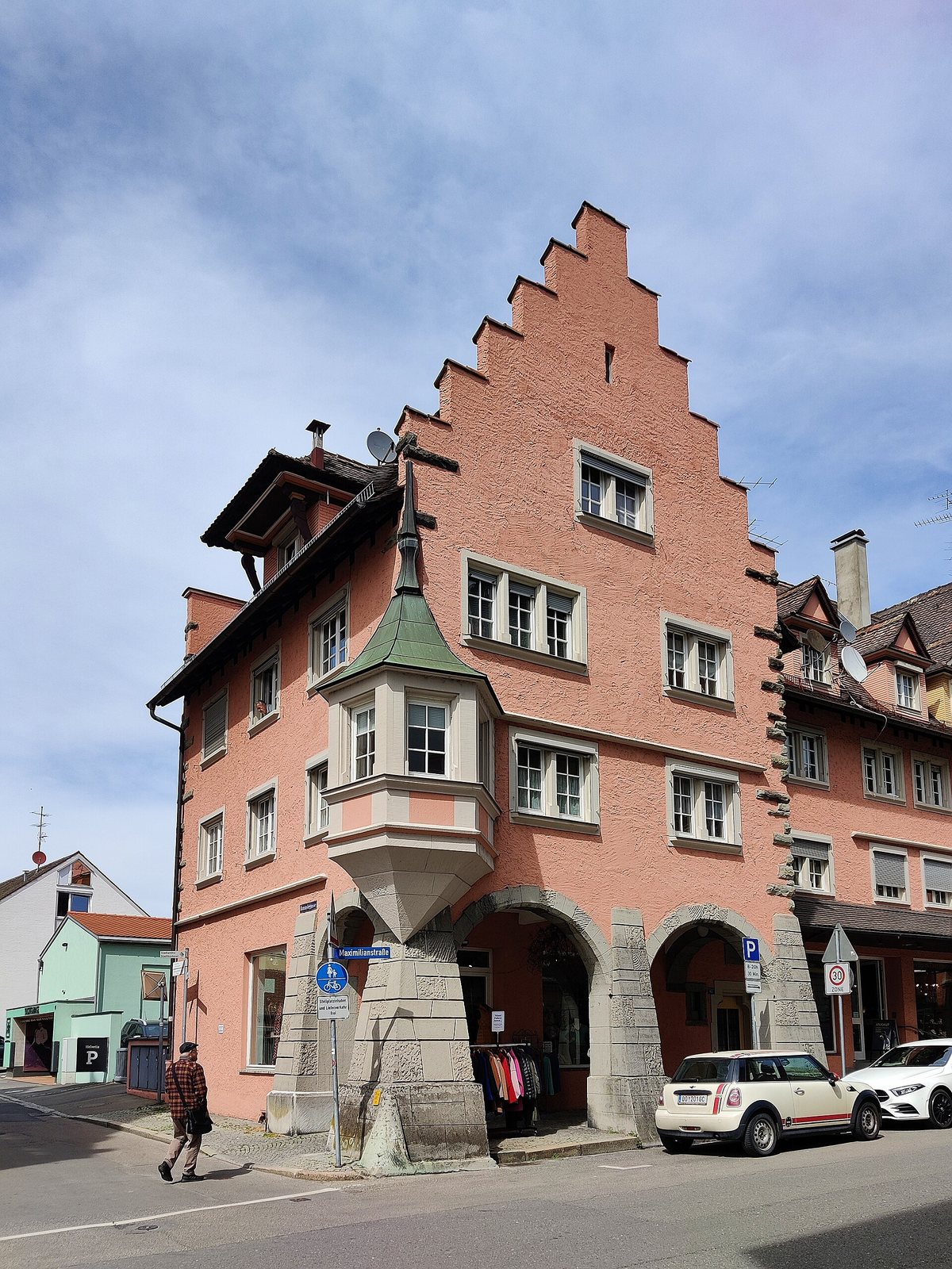 Historisches Haus mit Erker und Treppengiebel in der Lindauer Altstadt