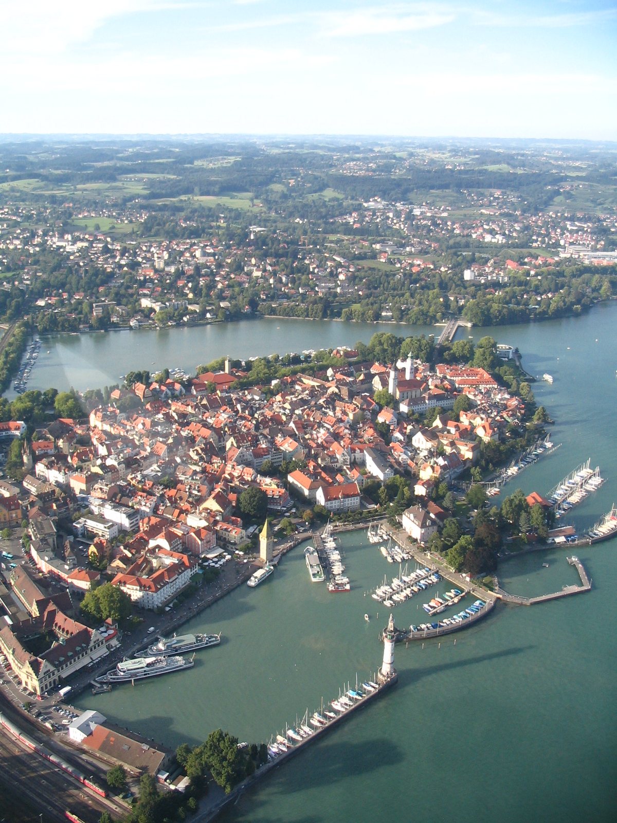 Luftbild der Insel Lindau mit dem Hafen